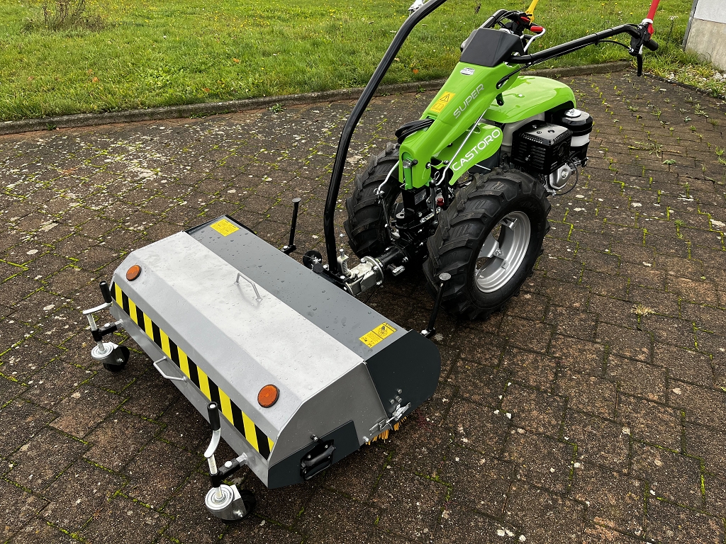 Kehrmaschine mit Kehrgutbehälter Kehrmaschine mit Kehrgutbehälter