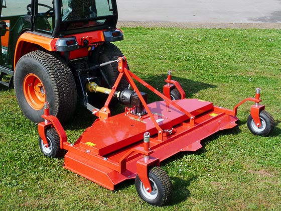 Hecksichelmähwerk XRM 235 Heckauswurf