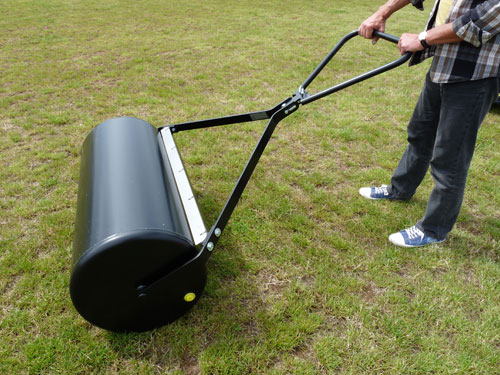 anbaugeraete-rasentraktor-rasenwalzen-rasen-gartenwalze-mit-anhaengekupplung-und-handfuehrung-kokotech-_4