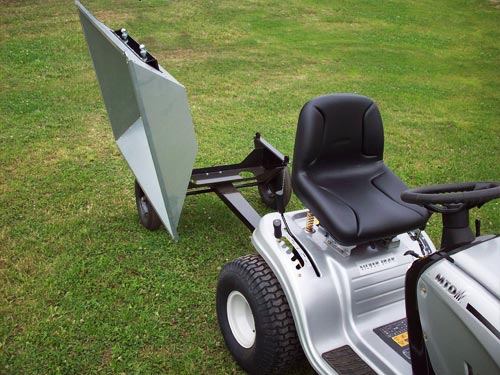 anbaugeraete-rasentraktor-anhaenger-3-seiten-kippanhaenger-kokotech-_3