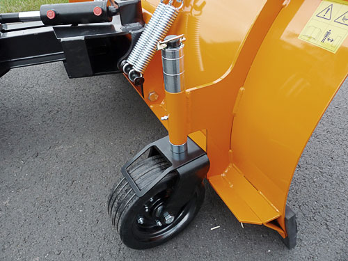 anbaugeraete-traktoren-schneeschilder-kuppeldreieck-federklappen-schneeraeumschild-125-cm-kokotech-_6