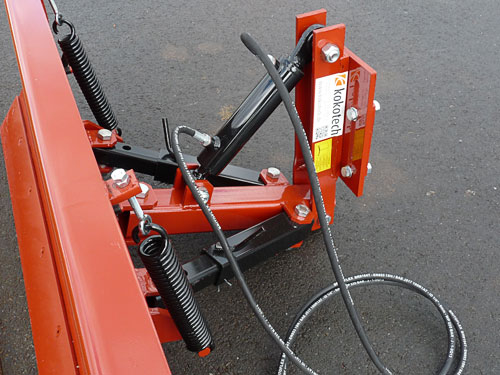 anbaugeraete-traktoren-schneeschilder-universalmontage-universal-federklappen-schneeraeumschild-150-cm-kokotech-_6