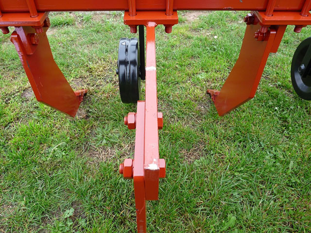 anbaugeraete-traktoren-tiefenlockerer-bodenaufreisser-aufreisser-unterbodenauflockerer-kokotech-_13