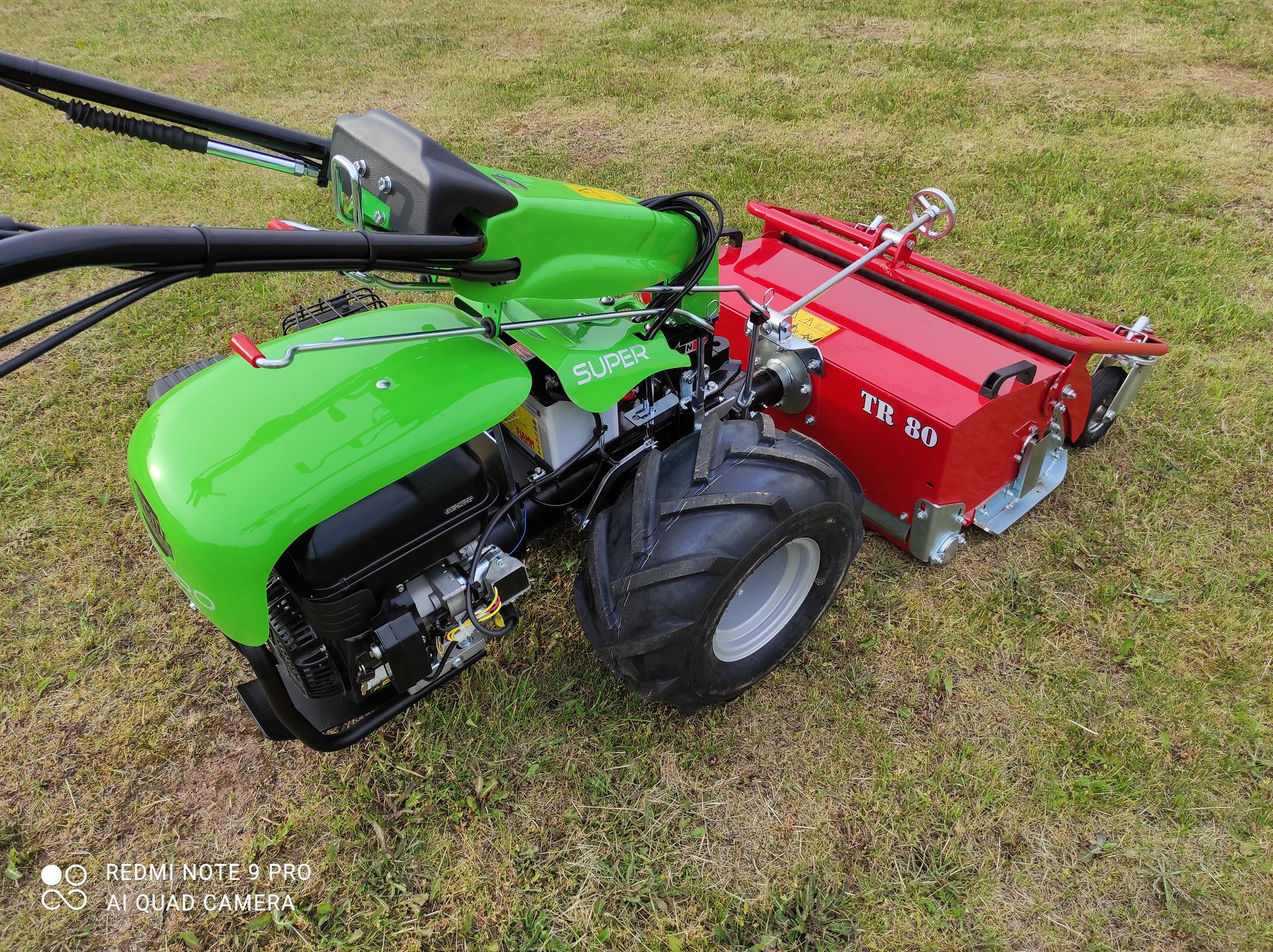 am Einachser montierter Mulcher am Einachser montierter Mulcher