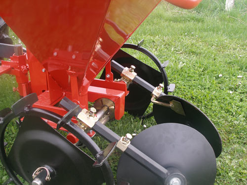 anbaugeraete-traktoren-kartoffelleger-kartoffellegemaschine-einreihig-kokotech-_6