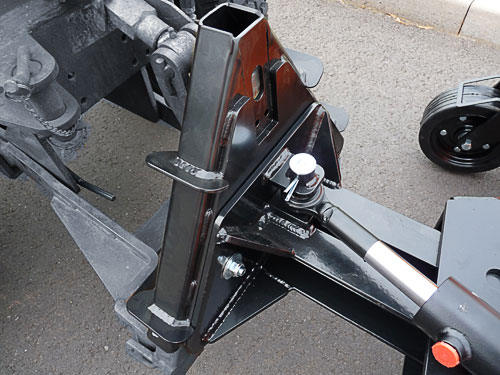 anbaugeraete-traktoren-schneeschilder-kuppeldreieck-federklappen-schneeraeumschild-125-cm-kokotech-_4