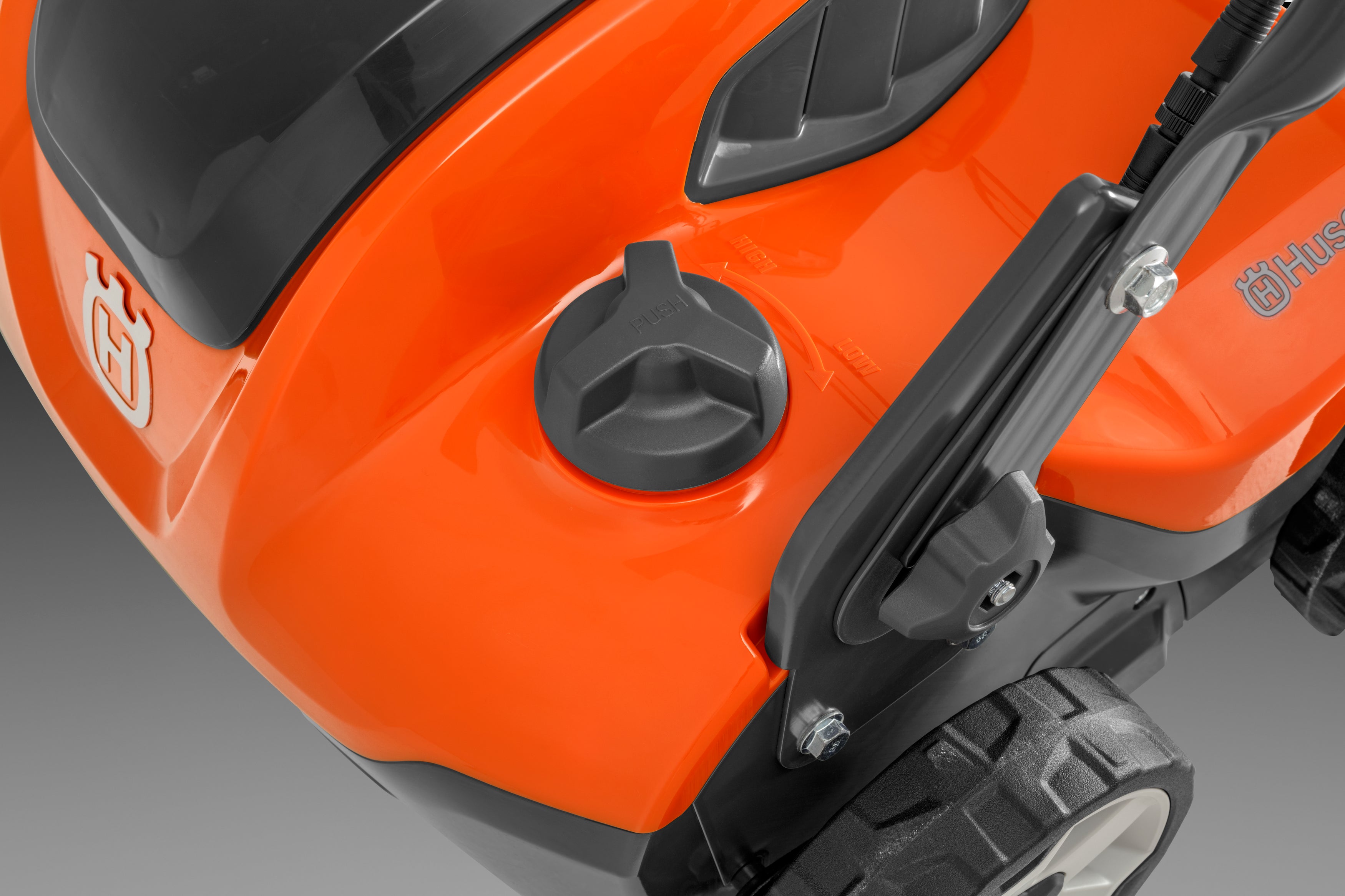 Vertikutierer HUSQVARNA S 138i mit Akku und Ladegerät Vertikutierer HUSQVARNA S 138i mit Akku und Ladegerät
