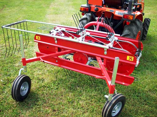 Band-Heuwender 145cm mit Schwadrechen